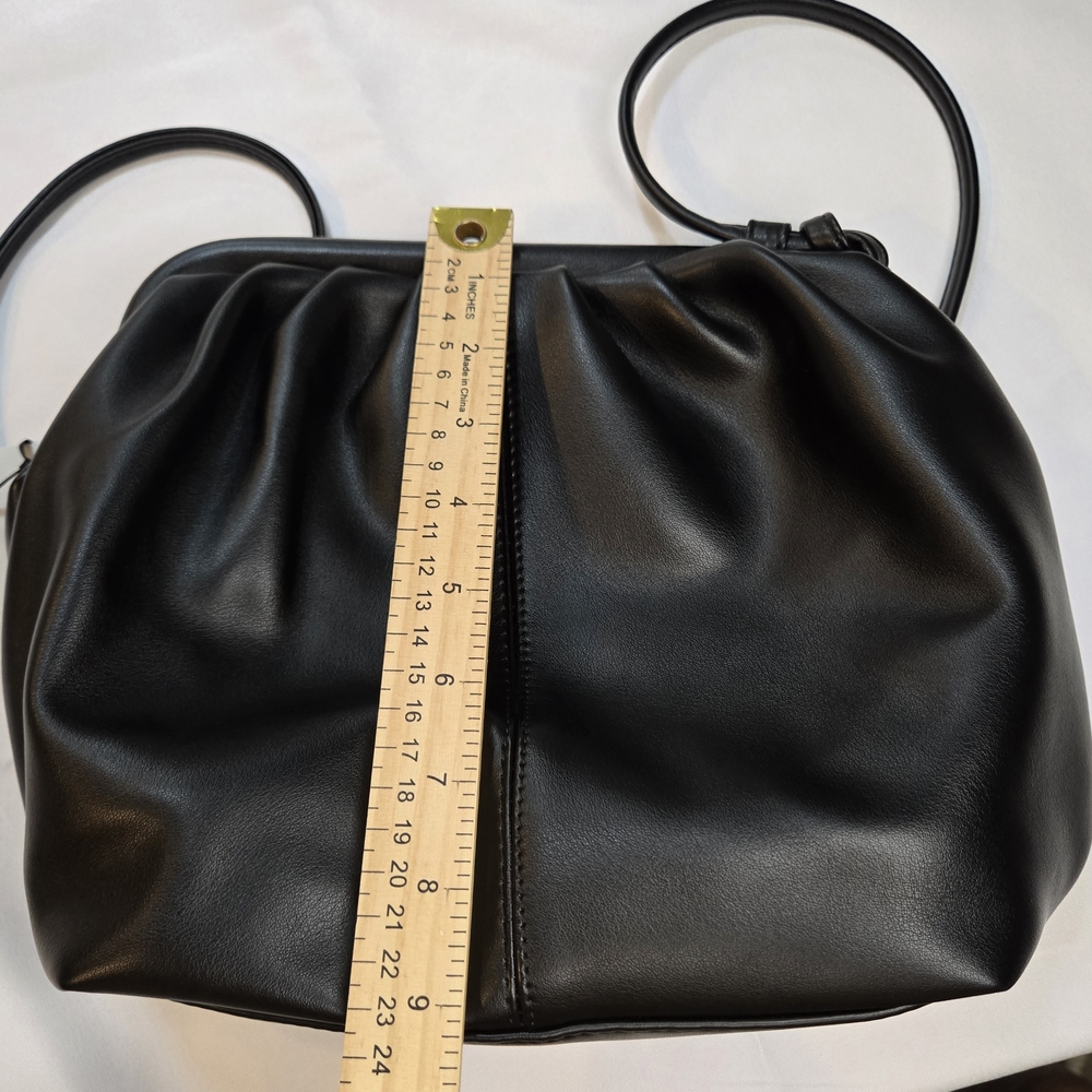 Mersi Black Leather Bag with Coral Lining - Picture 4 of 16